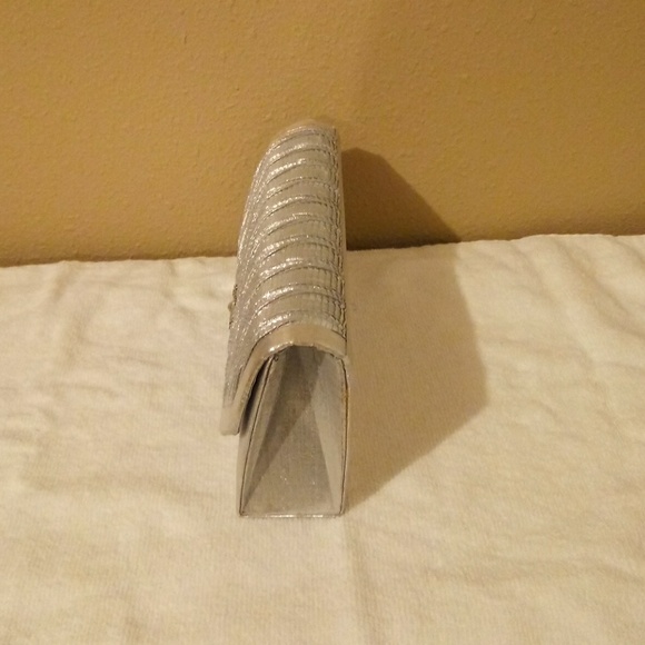 Purse - Picture 2 of 4